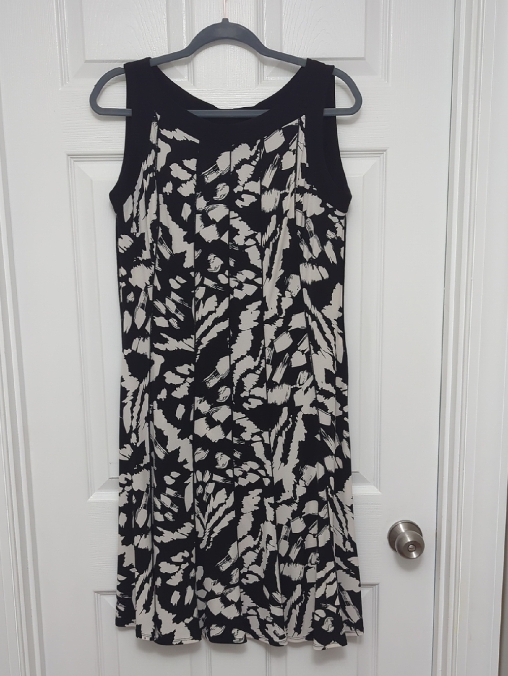 Sleeveless Black and Cream Abstract Print Midi Dress